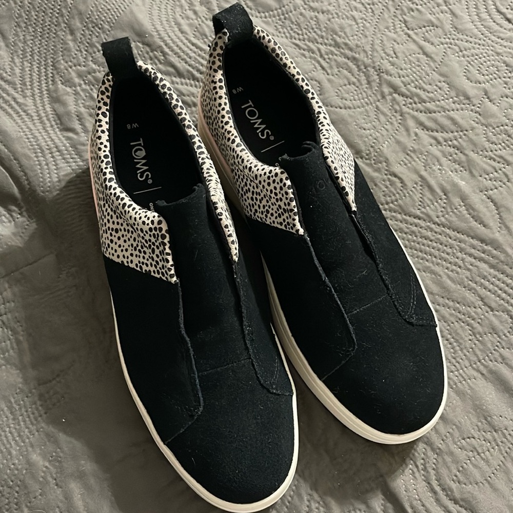 Toms Amber suade platform shoes. Black and leopard